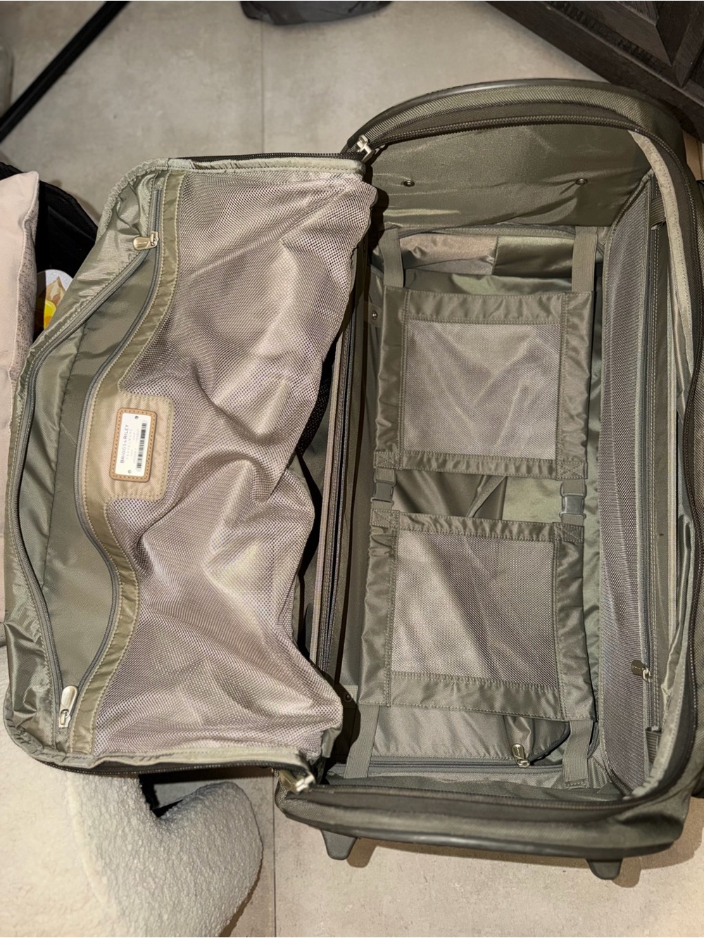 Briggs & Riley Baseline Large Two-Wheel Duffle Bag. - Picture 8 of 16